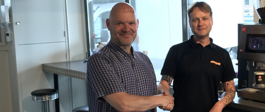 FOOX in gesprek met Jasper Prumper van Tamoil tankstation te Edam